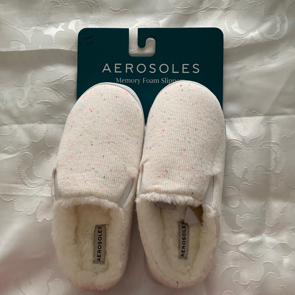 Aerosoles woman’s slippers New size Small 5-6
